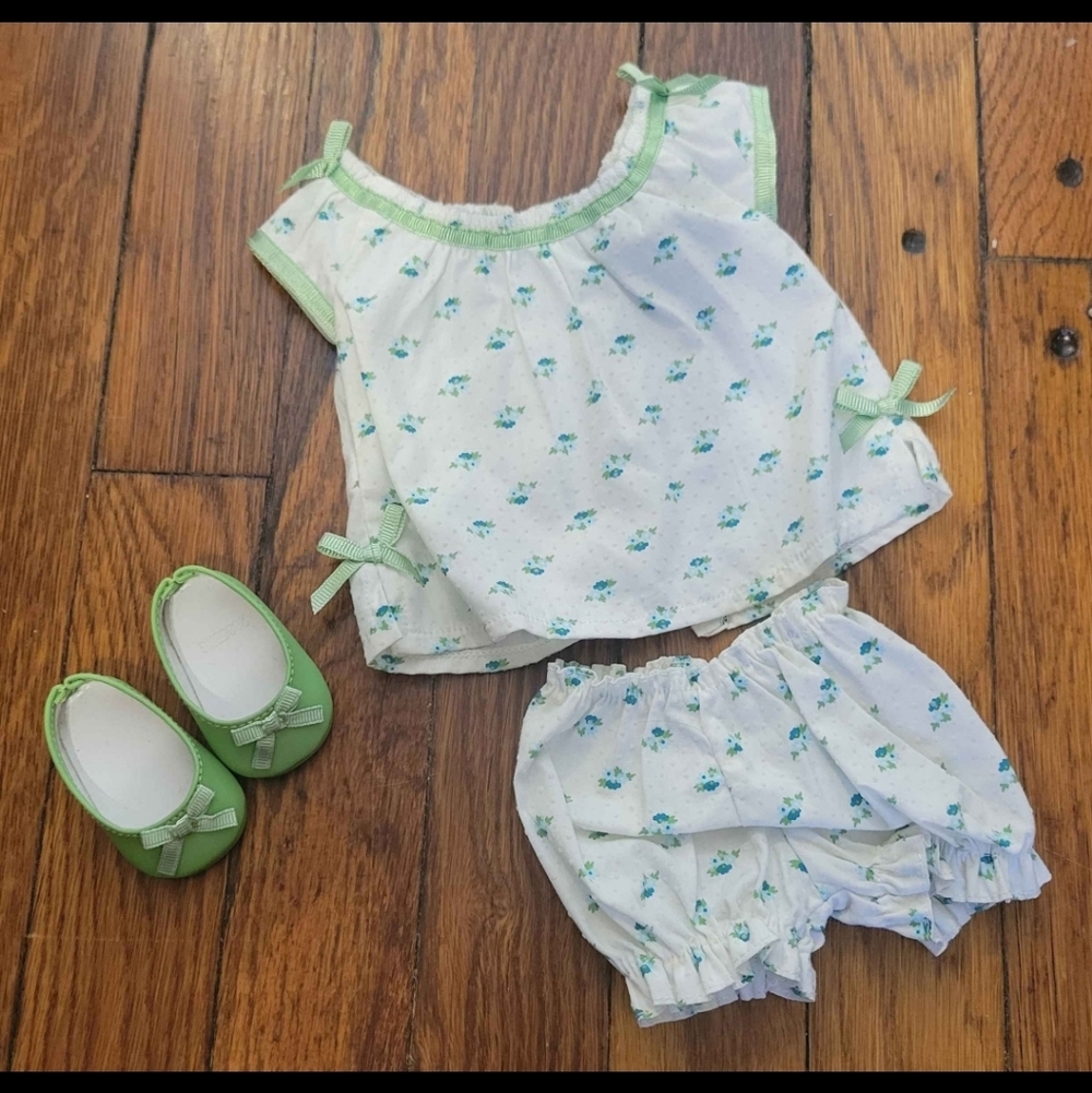 Bundle American Girl Outfits & Accessories